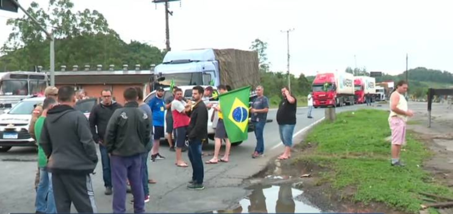 Líderes de caminhoneiros minimizam protestos e defendem resultado da eleição
