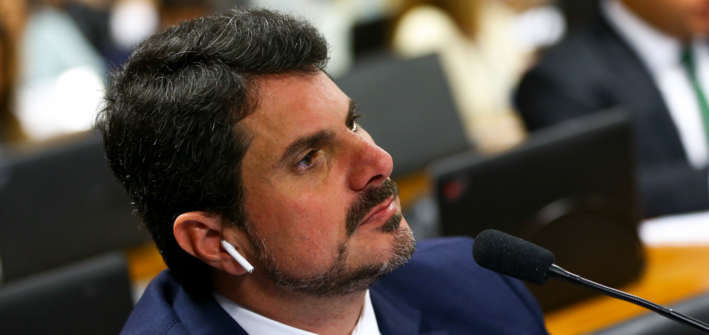 Polícia Federal faz buscas em endereços do senador Marcos do Val
